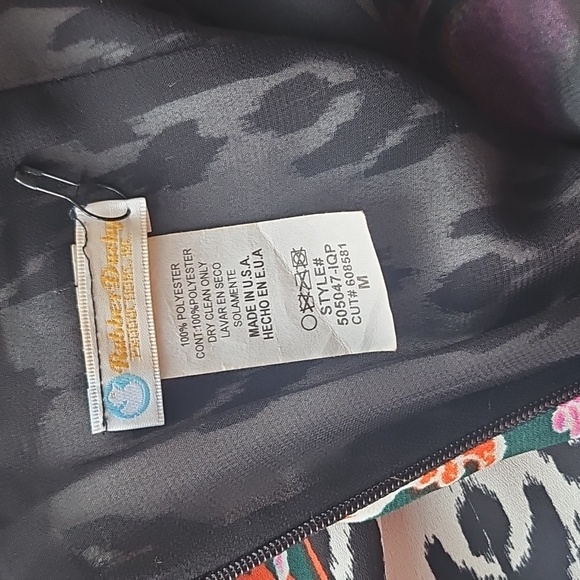 Rubber Ducky Medium Large NWT Floral Print Sleeveless V-neck Romper Pockets - Picture 5 of 5